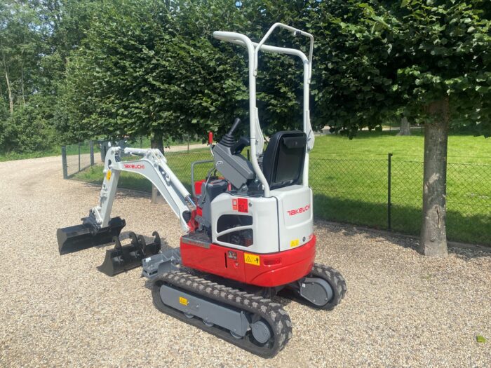 Nieuwe Takeuchi TB210 R 7 Foto 24 08 2021 14 31 59