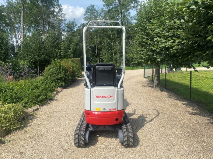 Nieuwe Takeuchi TB210 R 9 Foto 24 08 2021 14 32 04