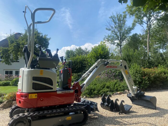 Nieuwe Takeuchi TB210 R 2 Foto 24 08 2021 14 32 16