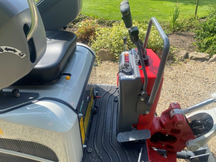 Nieuwe Takeuchi TB210 R 10 Foto 24 08 2021 14 32 23