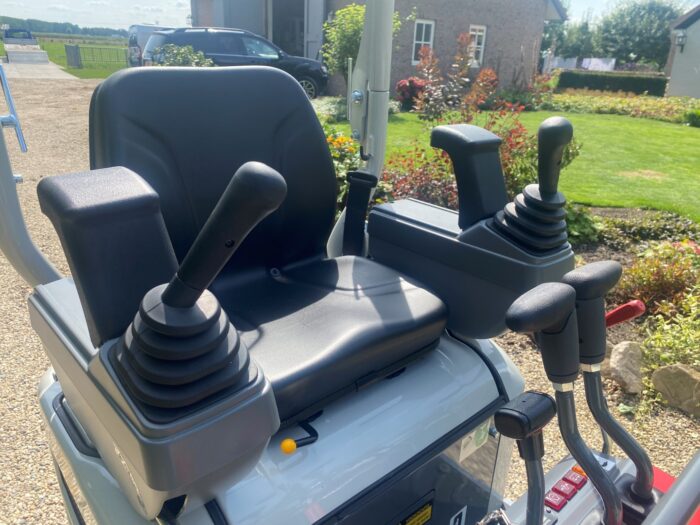 Nieuwe Takeuchi TB210 R 11 Foto 24 08 2021 14 32 28