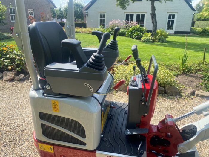Nieuwe Takeuchi TB210 R 8 Foto 24 08 2021 14 32 34