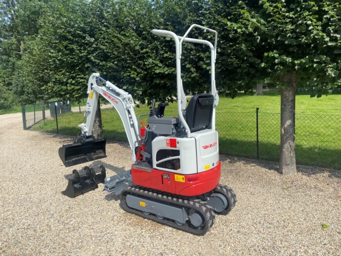 Nieuwe Takeuchi TB210 R 6 Foto 24 08 2021 14 33 00