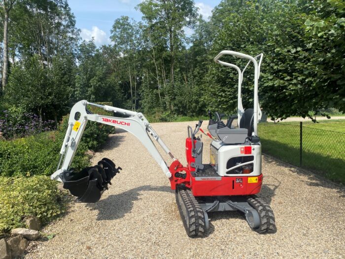 Nieuwe Takeuchi TB210 R 4 Foto 24 08 2021 14 33 35
