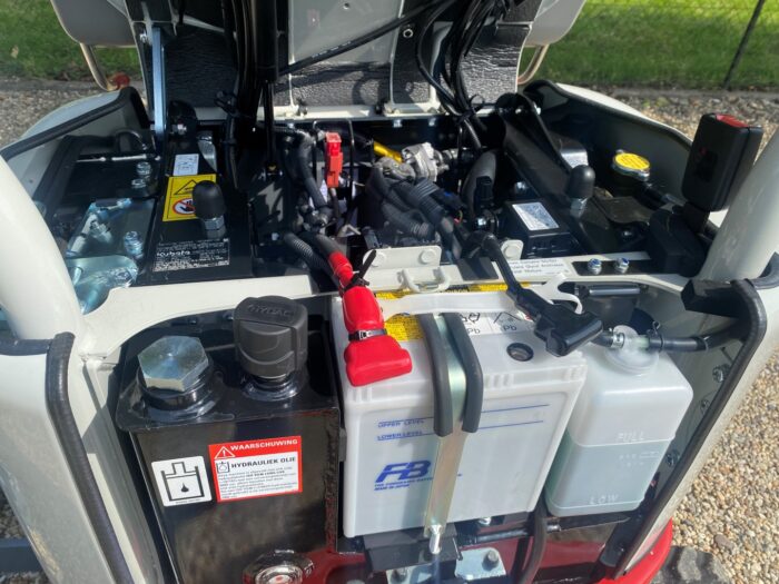 Nieuwe Takeuchi TB210 R 12 Foto 24 08 2021 14 34 07