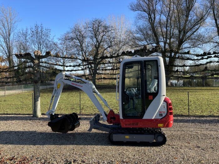 Nieuwe Takeuchi TB216 met Sloop sorteer functie