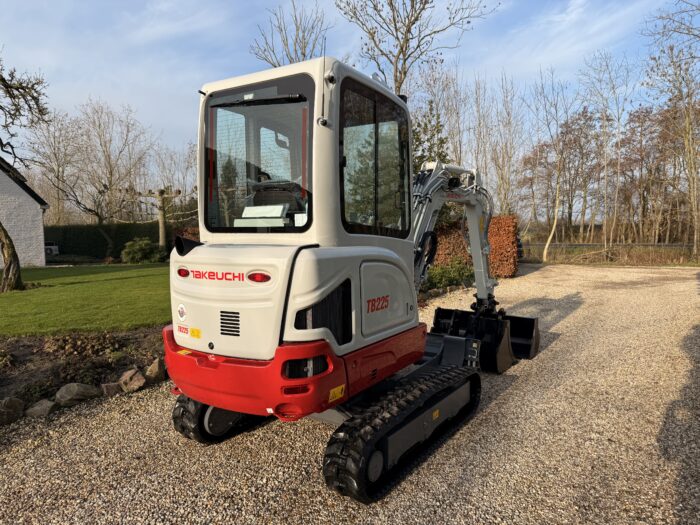 Takeuchi TB225 winter11