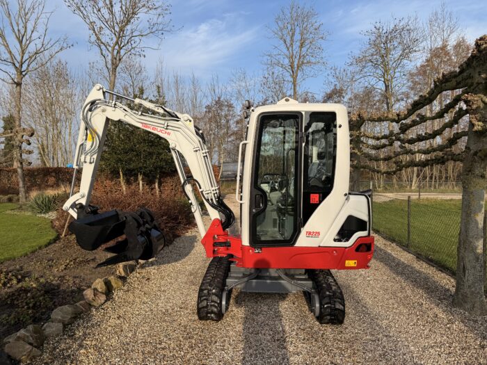 Takeuchi TB225 winter14