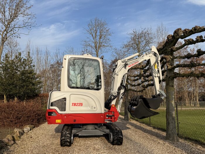 Takeuchi TB225 winter17