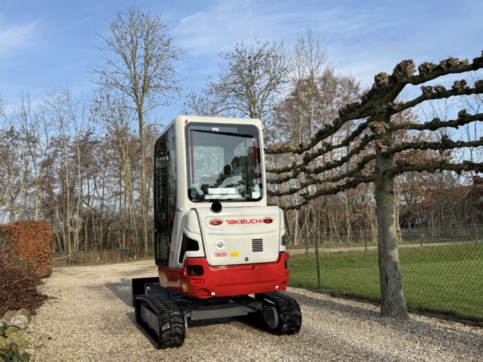 Takeuchi TB225 winter2