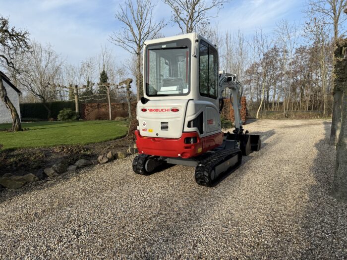 Takeuchi TB225 winter4