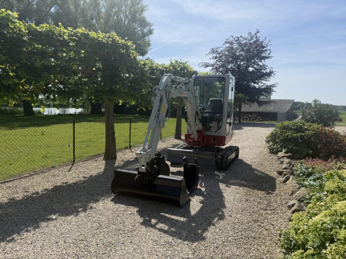 Alternative view of Nieuwe Takeuchi Tb225 Minigraver