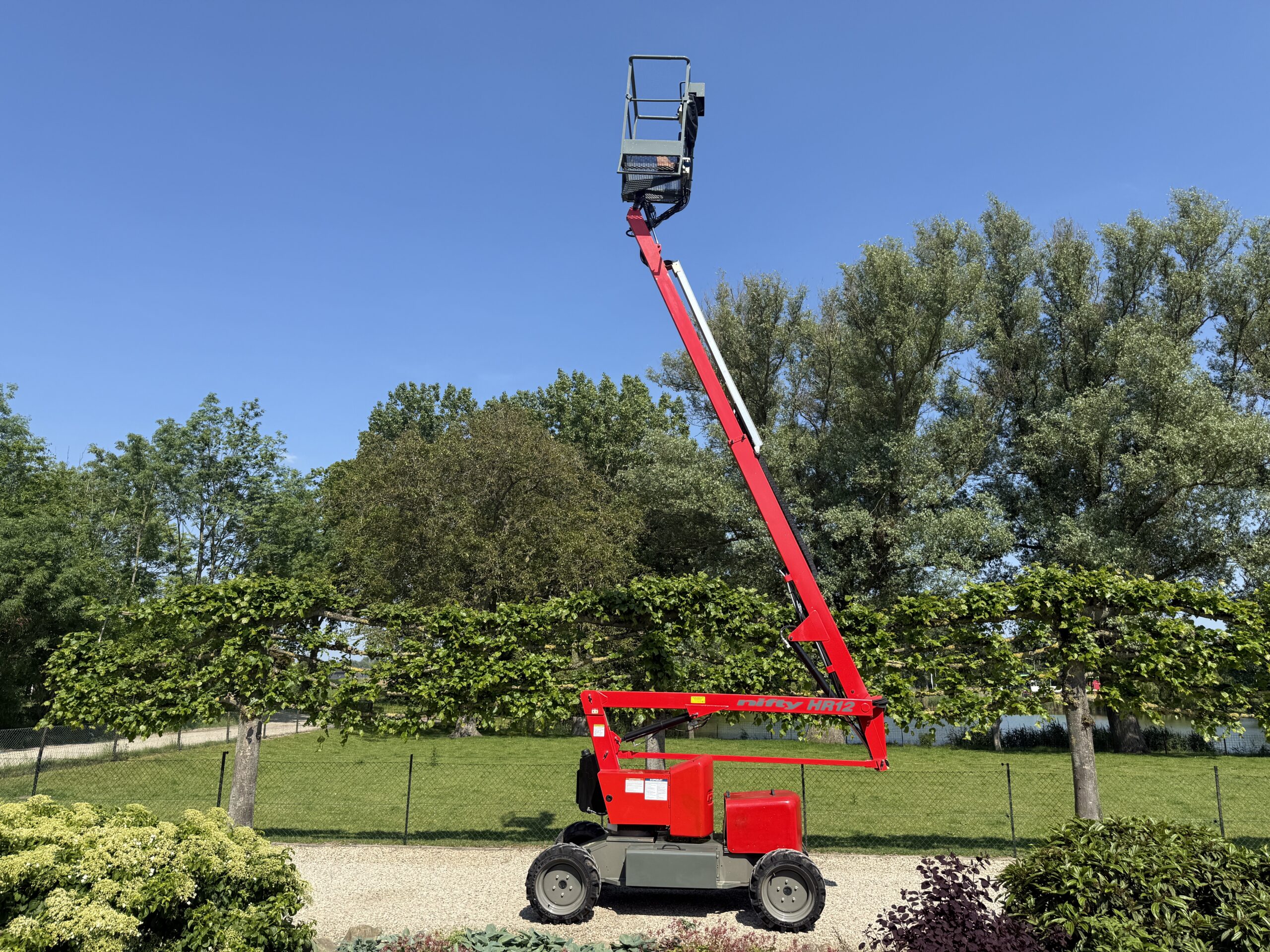 Niftylift HR12 4x4 Knikarm Hoogwerker 11 Niftylift HR12 4x4 Knikarm Hoogwerker - Afbeelding 11