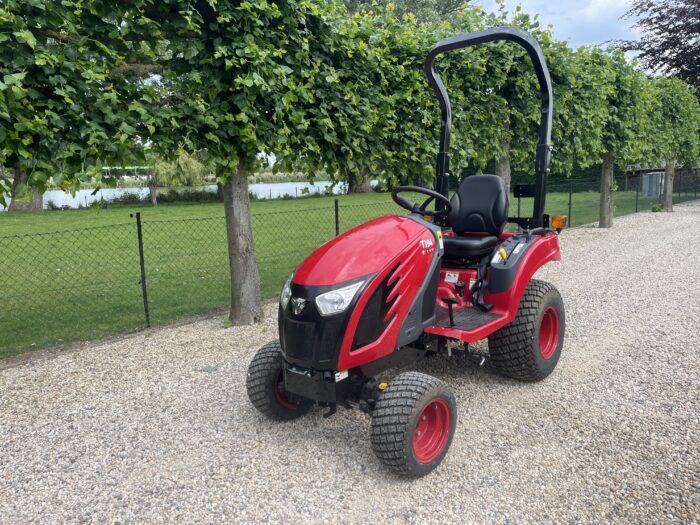 Alternative view of TYM T194 HST mini tractor Nieuw